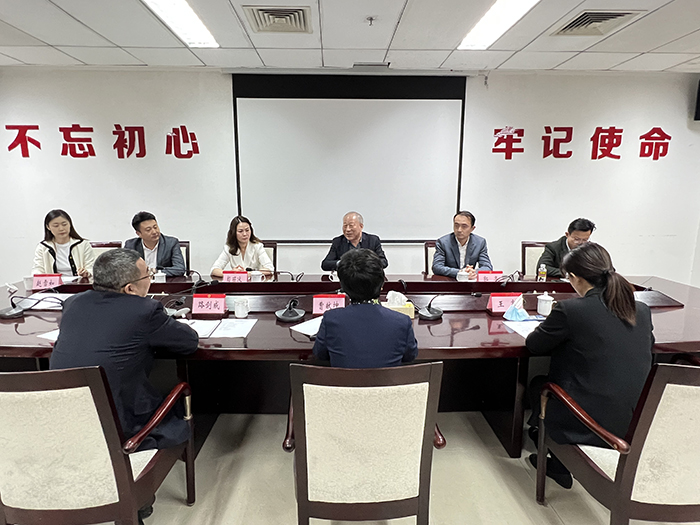 12月7日 嚴(yán)介和理事長(zhǎng)與海南省教育廳黨委書(shū)記、廳長(zhǎng)曹獻(xiàn)坤會(huì)談 (1).jpg