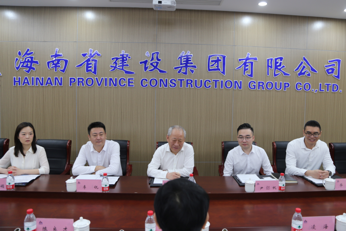 嚴(yán)介和理事長同海南省建設(shè)集團(tuán)黨委書記、董事長易偉會談2.png