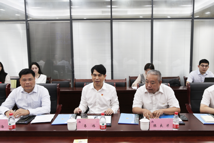 嚴(yán)介和理事長同海南省建設(shè)集團(tuán)黨委書記、董事長易偉會談3.png