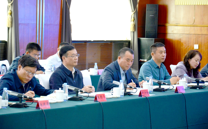 嚴介和理事長同新疆阿勒泰地委書記謝少迪會談3.png