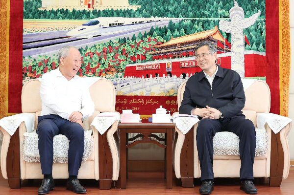 20230524嚴(yán)介和、嚴(yán)昊與新疆維吾爾自治區(qū)黨委副書(shū)記、烏魯木齊市委書(shū)記何忠友會(huì)談2_proc.jpg