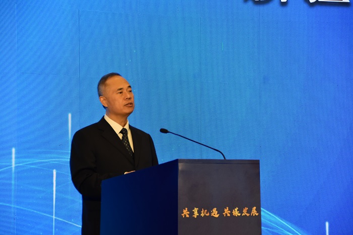 20230922嚴(yán)昊主席出席2023新疆·阿克蘇地區(qū)——上海產(chǎn)業(yè)合作對(duì)接會(huì)3.jpg