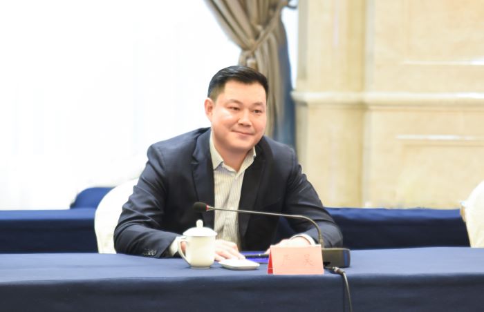 嚴(yán)昊與新疆伊犁州伊寧市簽訂戰(zhàn)略合作協(xié)議1.jpg