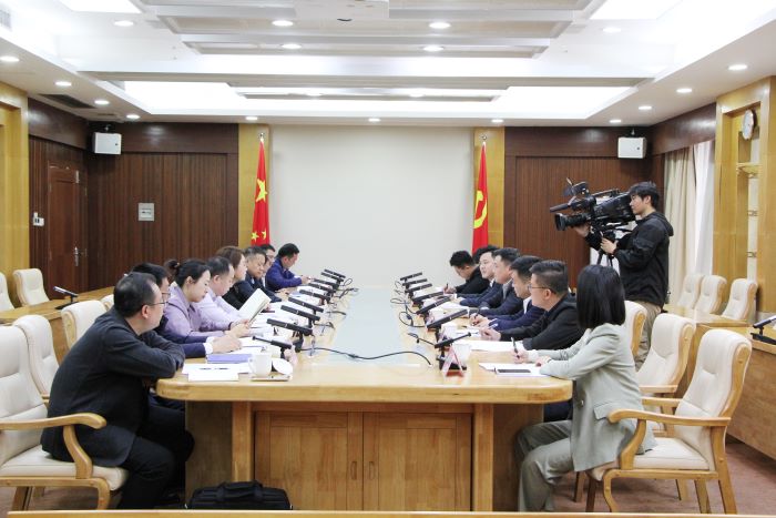 20231204嚴(yán)昊主席同廣西防城港市委副書記、市長(zhǎng)黃江會(huì)談 3.jpg