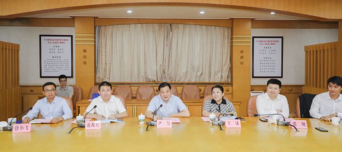 20240607嚴(yán)昊主席與廣東省梅州市梅縣區(qū)委書記溫助民會談1.jpg
