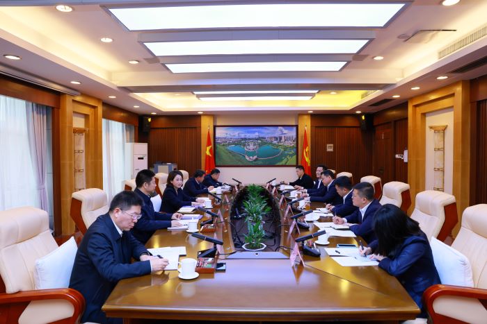 20250205嚴昊與廣西防城港市委書記黃江、市長邱明宏會談1.jpg