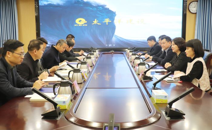 2月10日，太平洋建設董事局主席嚴昊與廣東省茂名市化州市委書記鄧澤友會談.jpg