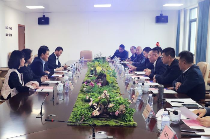 20250210嚴昊與廣東省雷州市委書記吳松江、市長閆嘉偉會談2.jpg