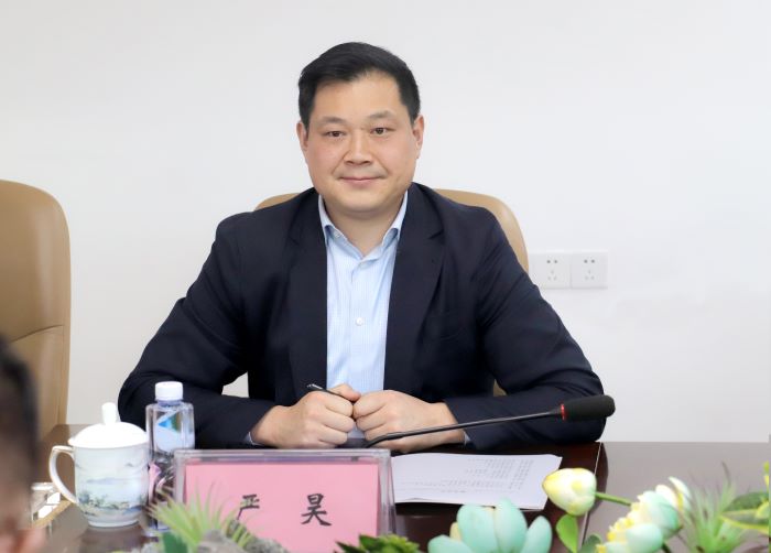 20250210嚴昊與廣東省雷州市委書記吳松江、市長閆嘉偉會談1.jpg