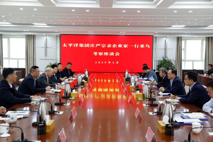 2月27日，與阿克蘇地區(qū)烏什縣委書記顏畫會(huì)談1.jpg